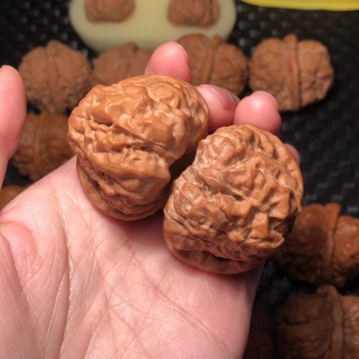 文玩核桃把件四开八腿暴力肌肉43