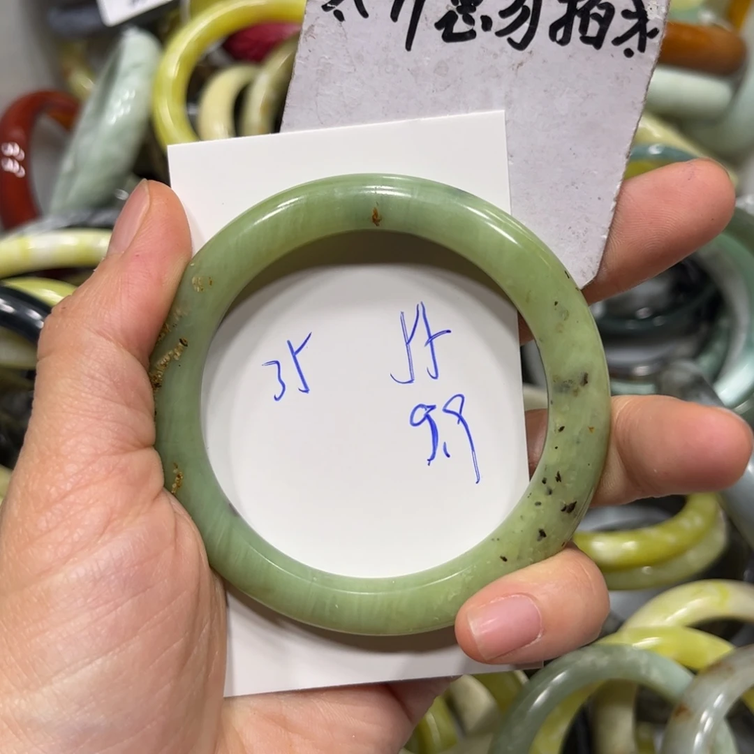 蛇纹石玉手镯未镶嵌