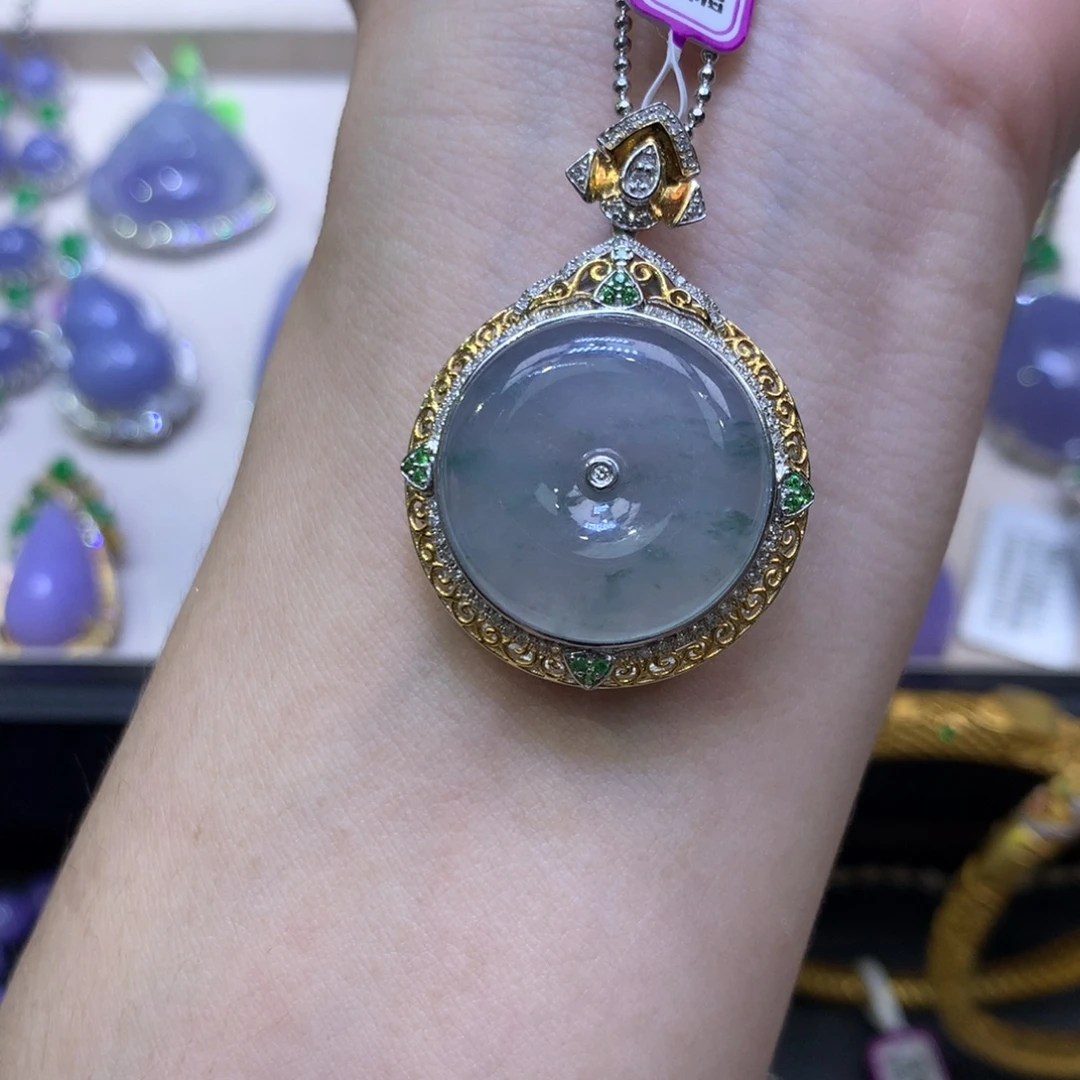 翡翠18K金镶嵌颈饰