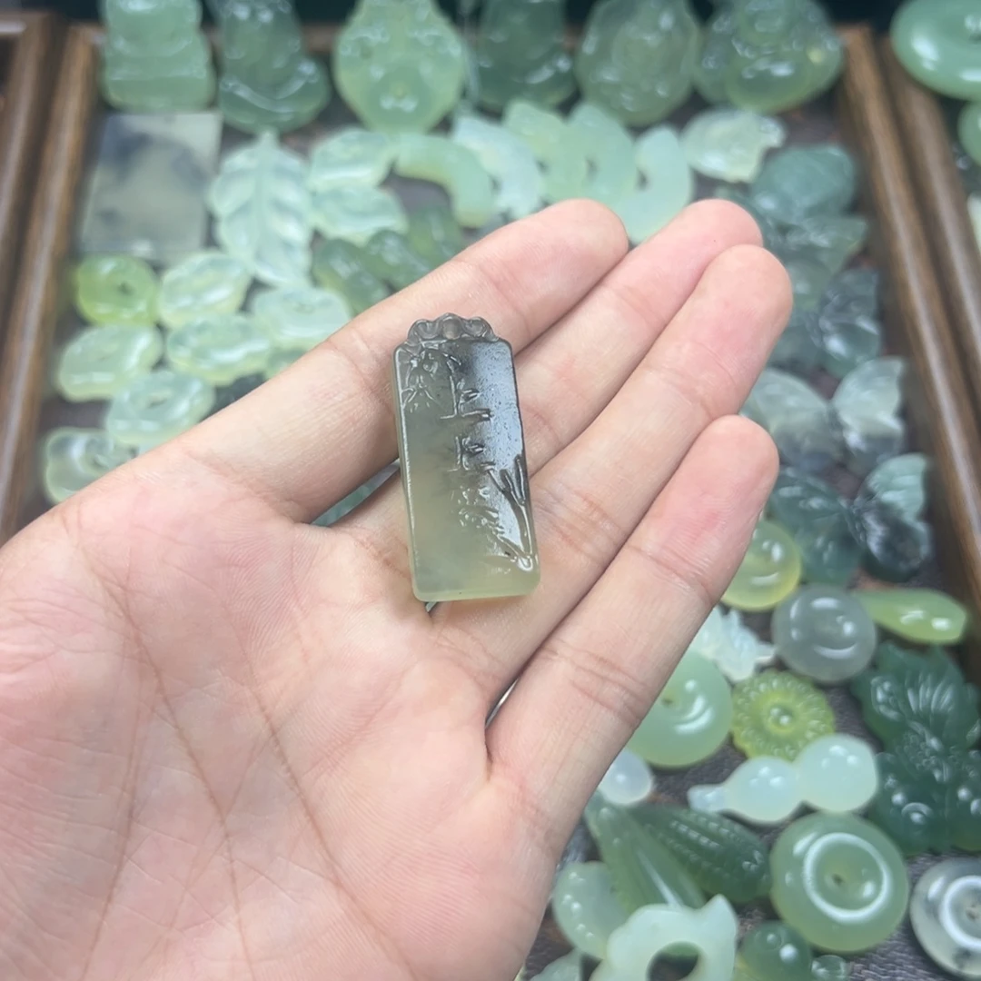 蛇纹石玉未镶嵌颈饰