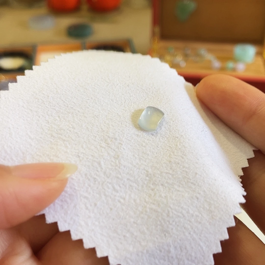 翡翠未镶嵌颈饰马鞍