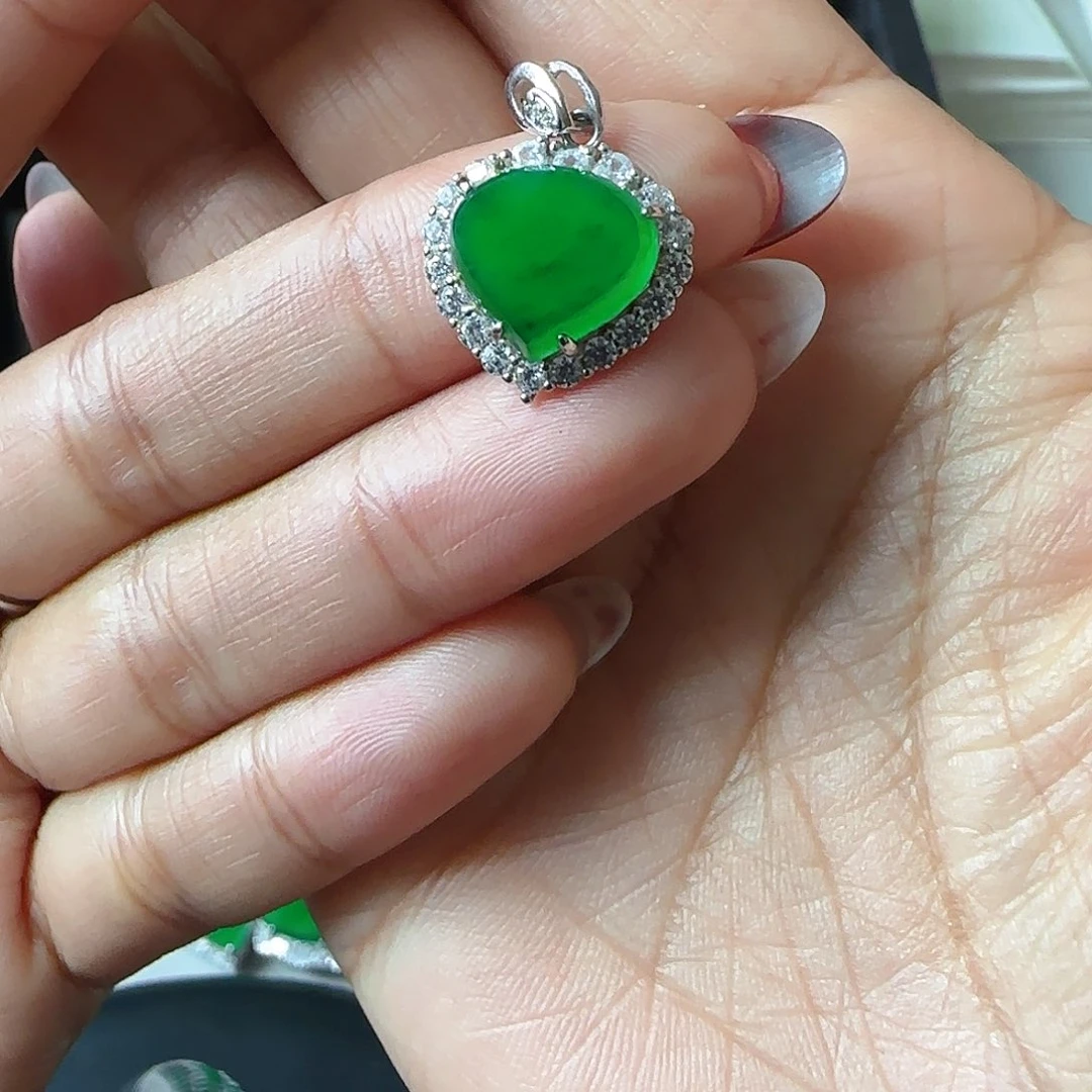 翡翠颈饰银S925镶嵌吊坠