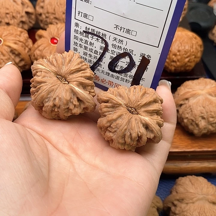 桃核吊坠四座楼狮子头40