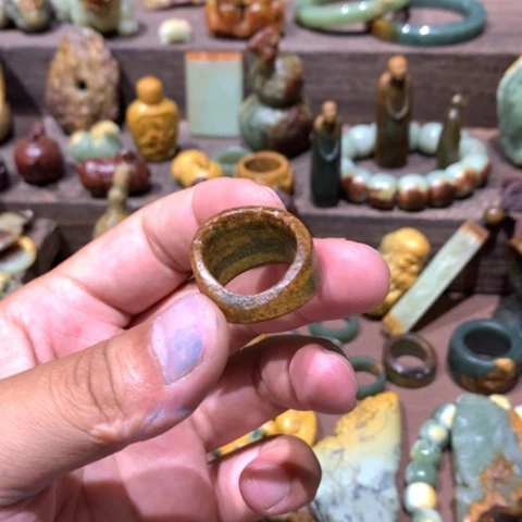 岫岩河磨玉（透闪石质玉）未镶嵌挂件简*