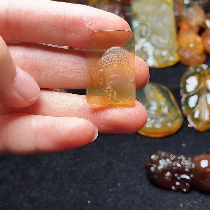 琥珀未镶嵌裸石103