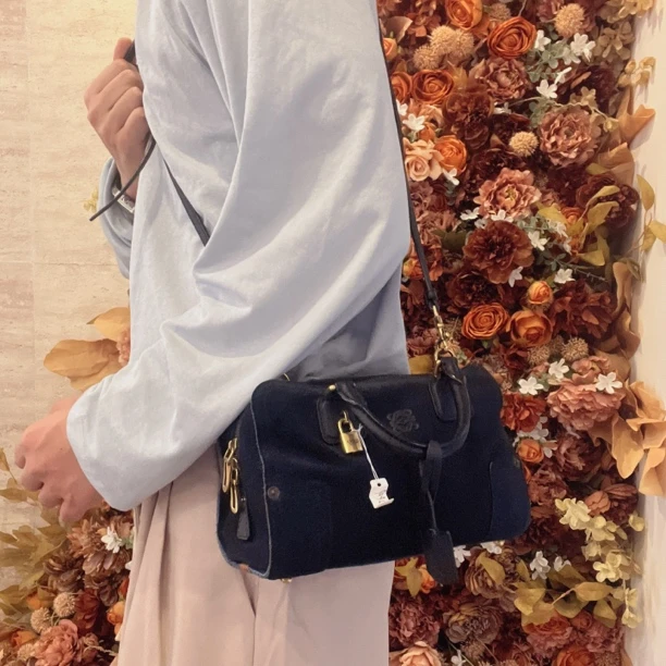 95新 LOEWE/罗意威 【涛】99 0749 黑色麂皮小号亚马逊斜挎包