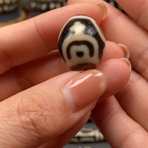 用***5玛瑙/玉髓未镶嵌珠宝半成品