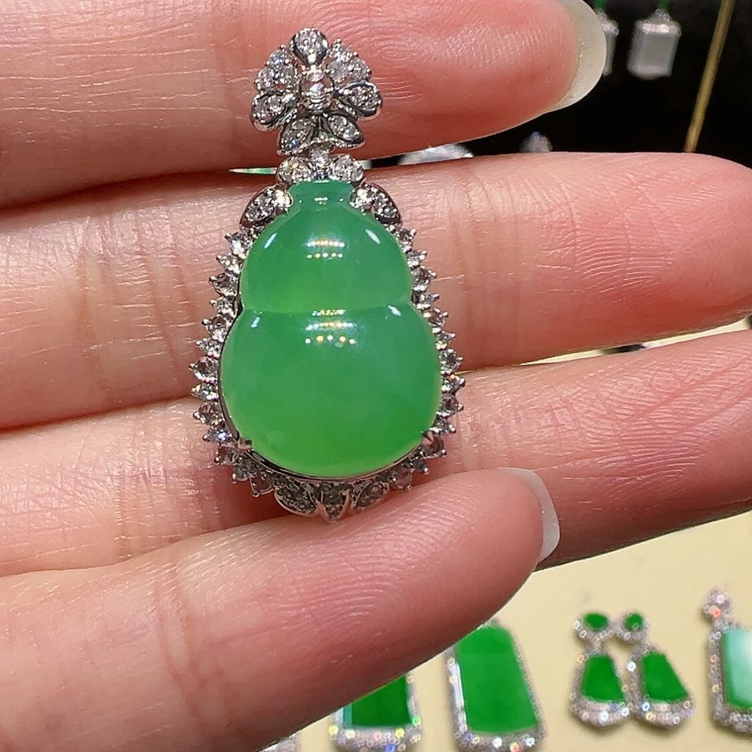 翡翠颈饰18K金镶嵌吊坠