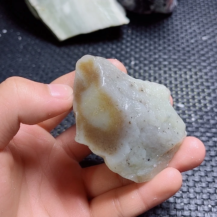 和田玉（糖玉）未镶嵌珠宝奇石