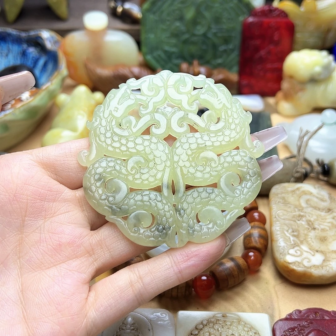 蛇纹石玉未镶嵌颈饰