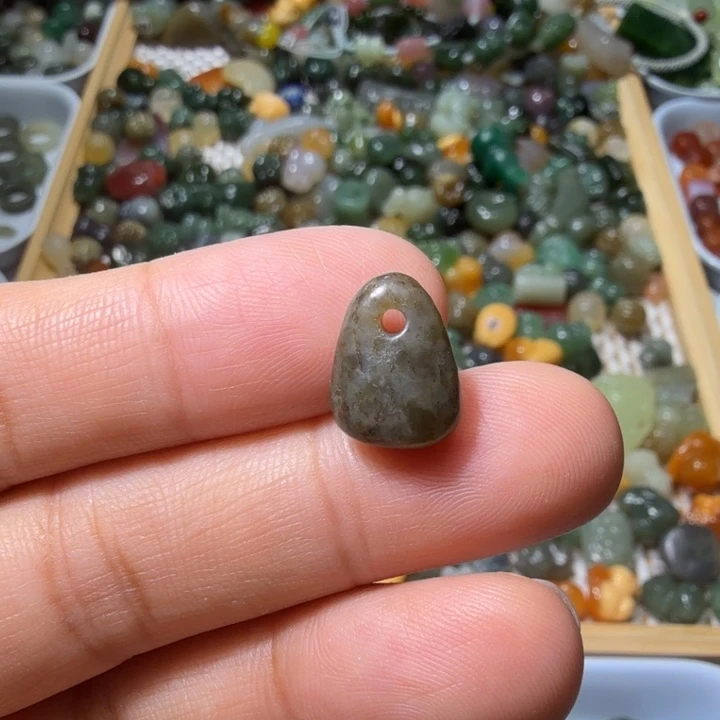 和田玉未镶嵌珠宝半成品