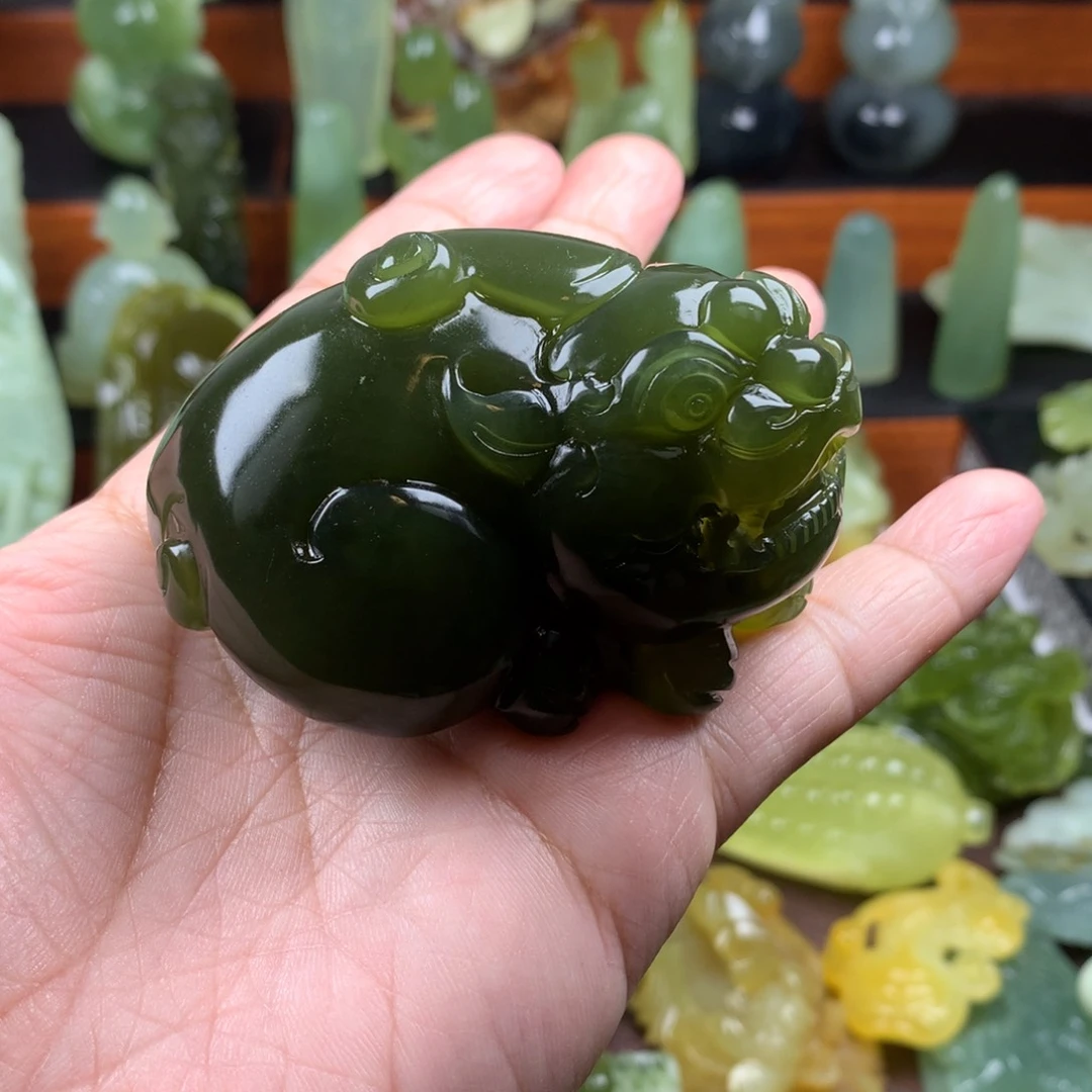 岫玉未镶嵌手把件炽**晖