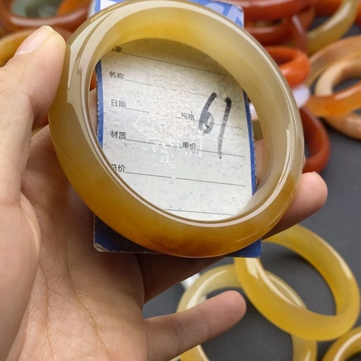 未镶嵌手镯石英质玉