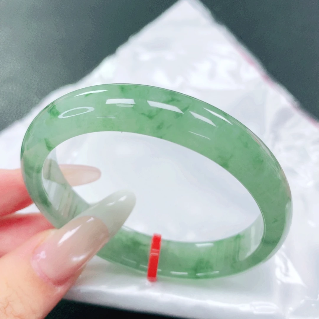 未镶嵌手镯翡翠54贵