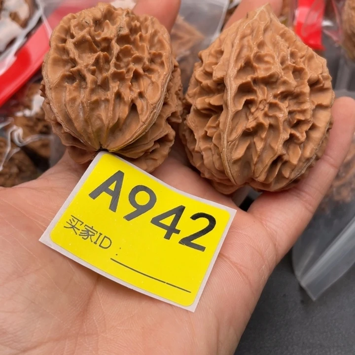 L***K文玩核桃吊坠核桃