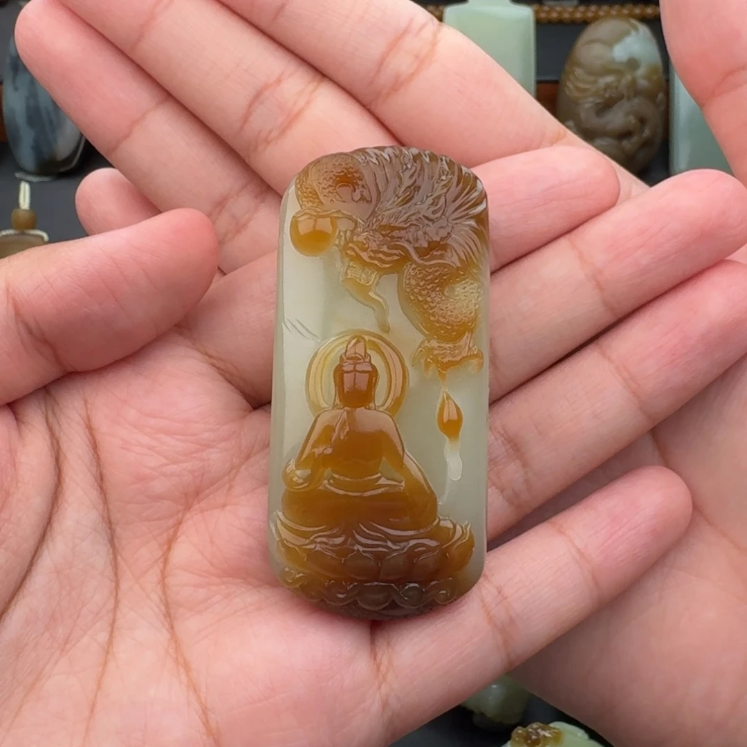 ****辉和田玉未镶嵌颈饰