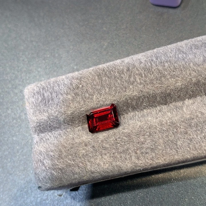 未镶嵌石榴石裸石3.25克拉