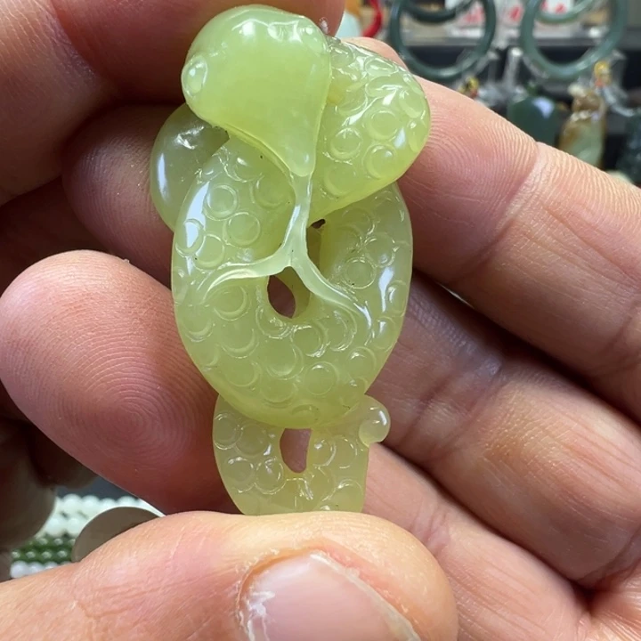 和田玉未镶嵌吊坠(赠链)