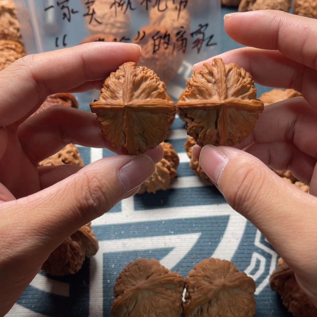 文玩核桃吊坠金锭四棱