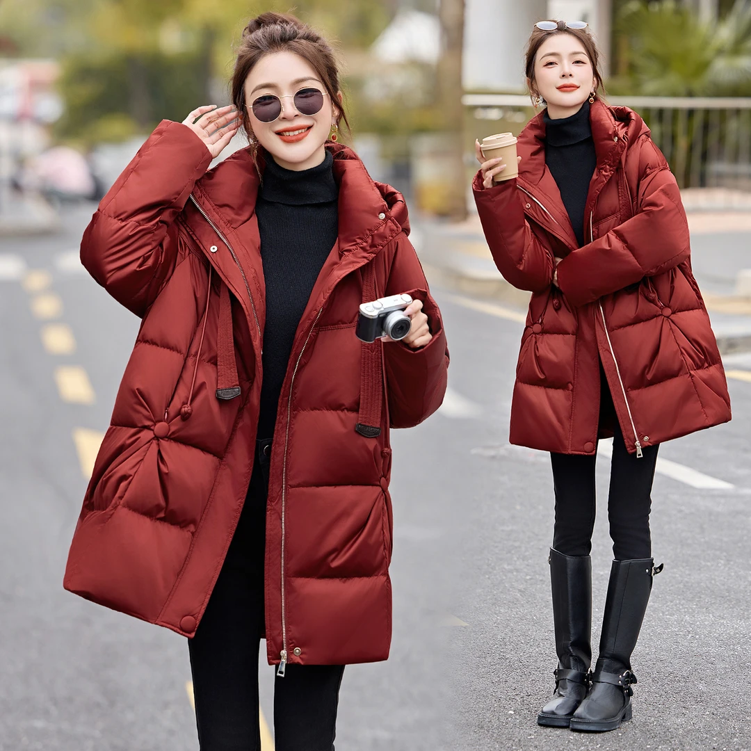 2025新年氛围感红羽绒服女中长款抽绳收腰连帽保暖防风白鸭绒外套