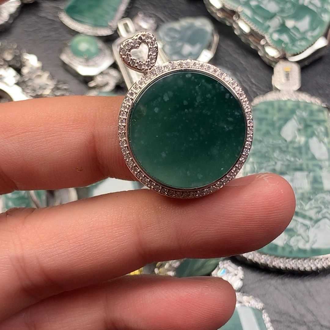 翡翠未镶嵌颈饰无事牌