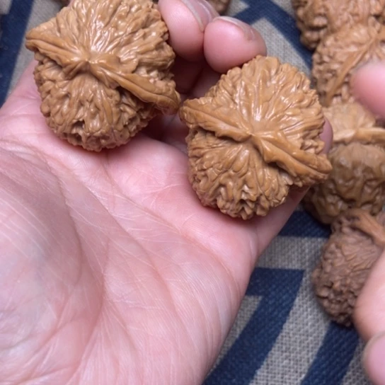 吊坠文玩核桃三角白