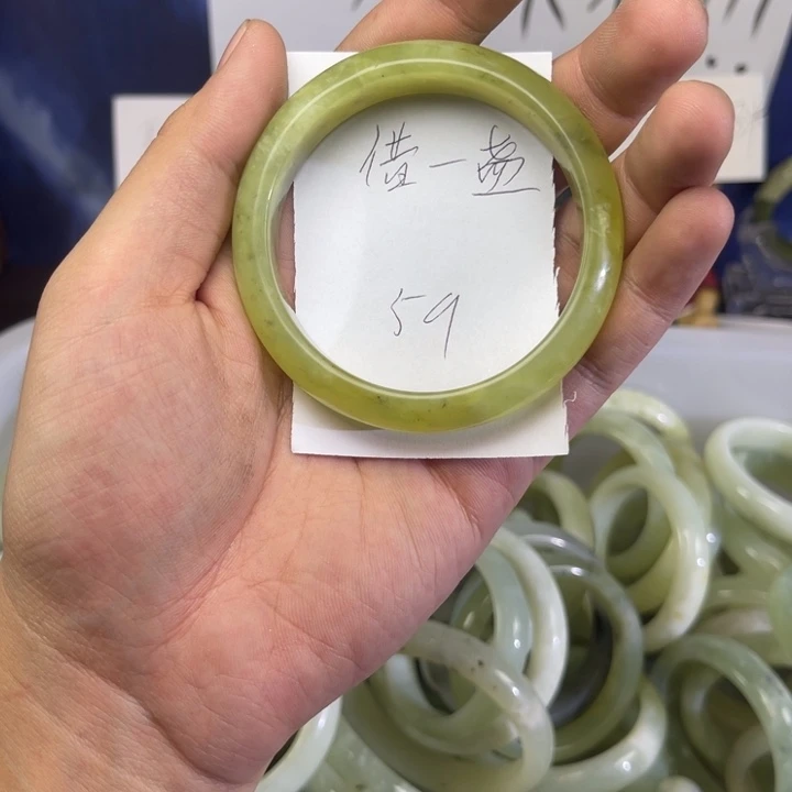 蛇纹石玉手镯未镶嵌?****我