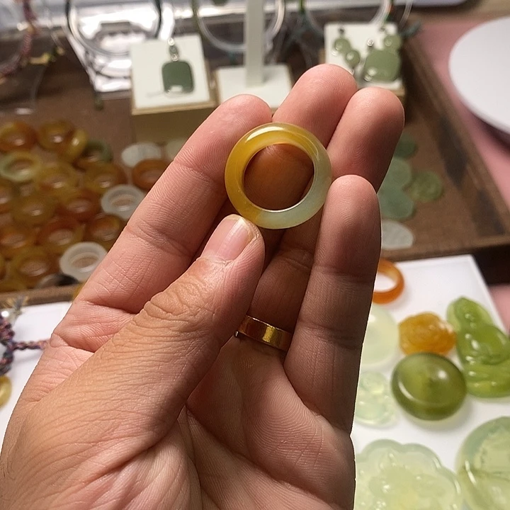 蛇纹石玉未镶嵌戒指