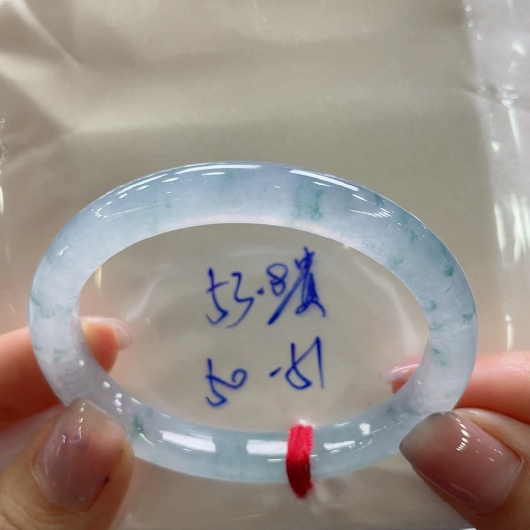 翡翠手镯未镶嵌翡翠手镯