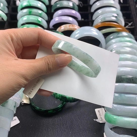 翡翠手镯未镶嵌小卡