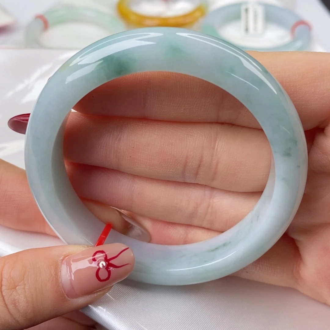 翡翠手镯未镶嵌5657啊口