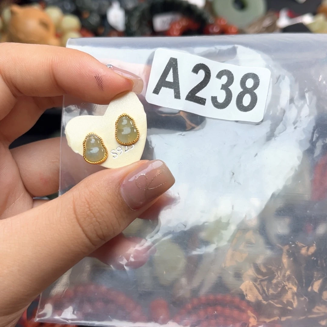 未镶嵌翡翠耳饰…..,