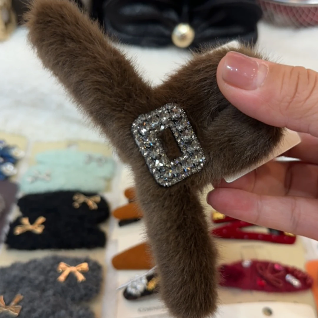 韩系毛绒抓夹女后脑勺高级感气质秋冬慵懒风鲨鱼夹发夹头饰