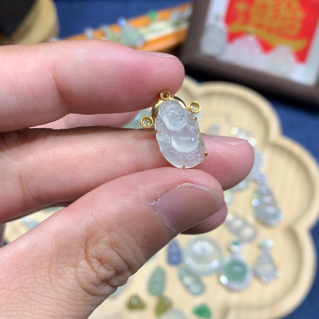 翡翠18K金镶嵌颈饰财神