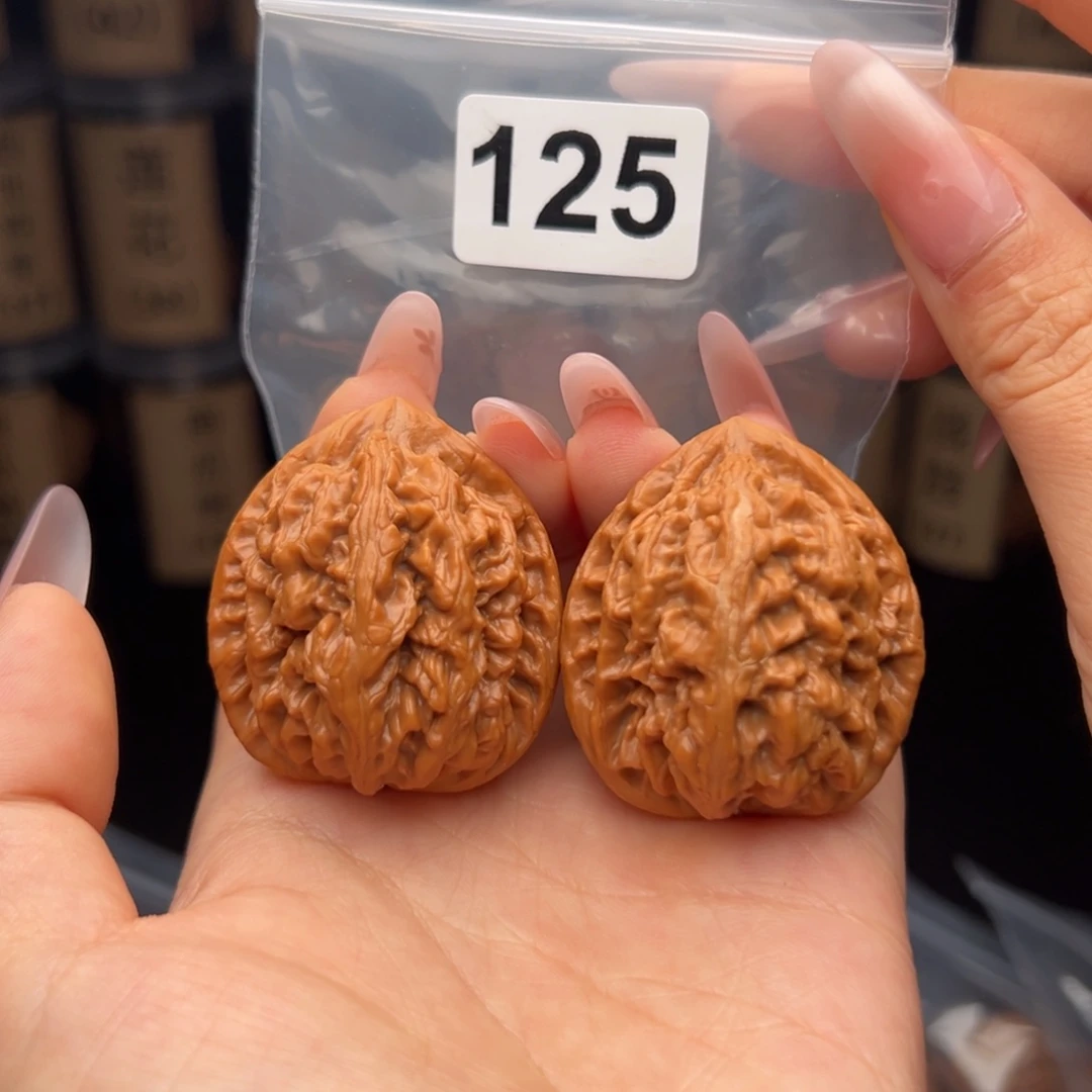 文玩核桃吊坠红锦鲤41