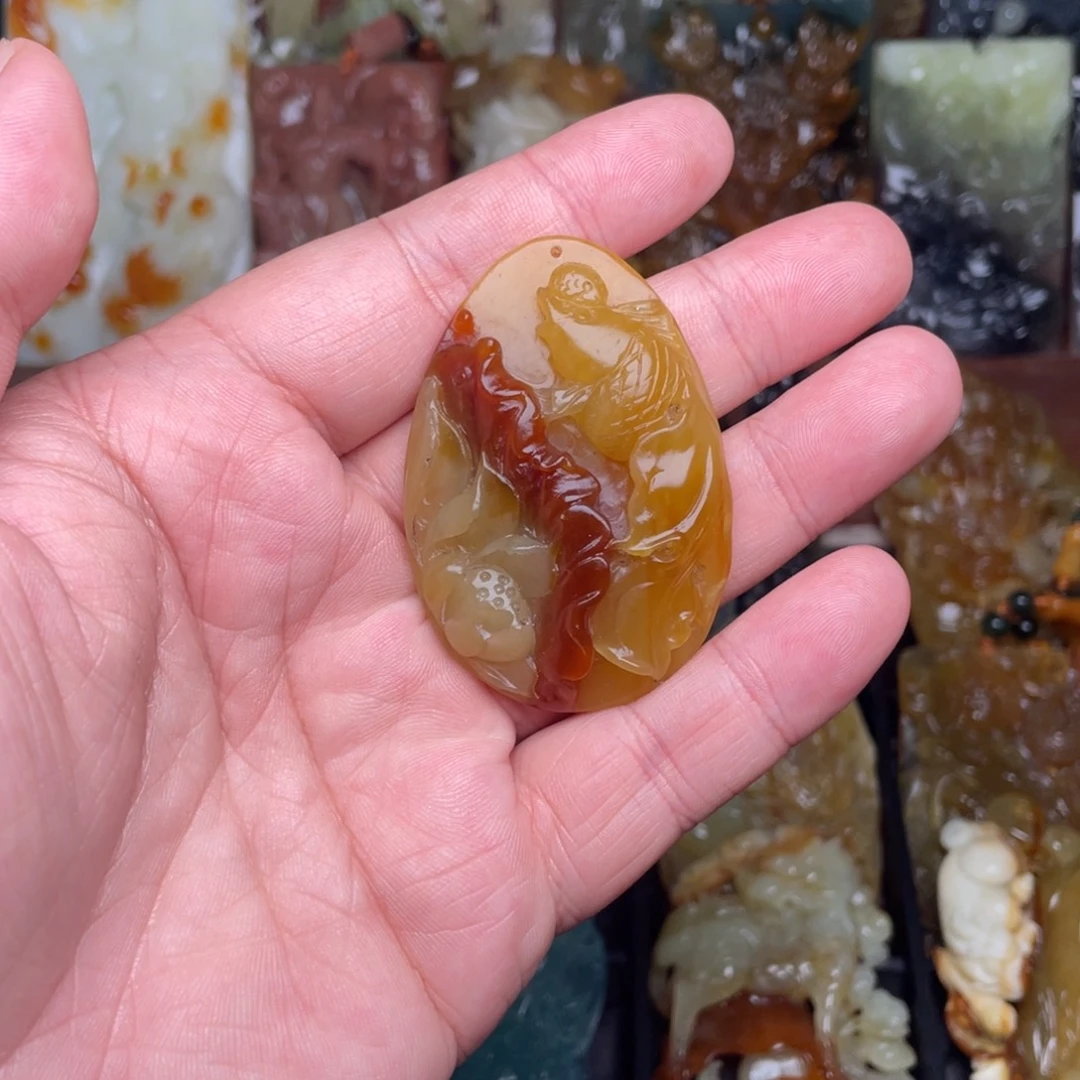 蛇纹石玉未镶嵌颈饰