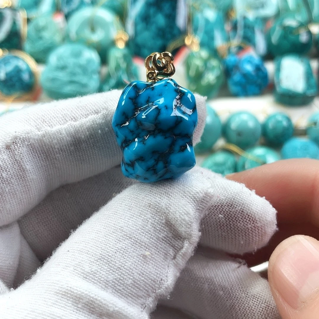 绿松石18K金镶嵌车挂