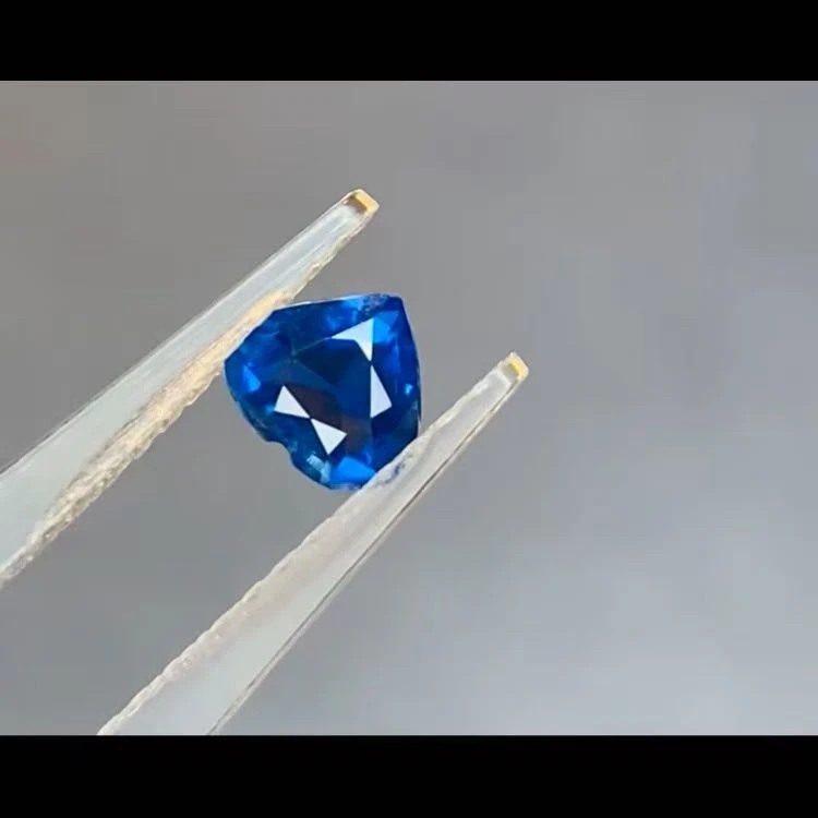 天然孔雀蓝 钴尖晶石，0.58克拉