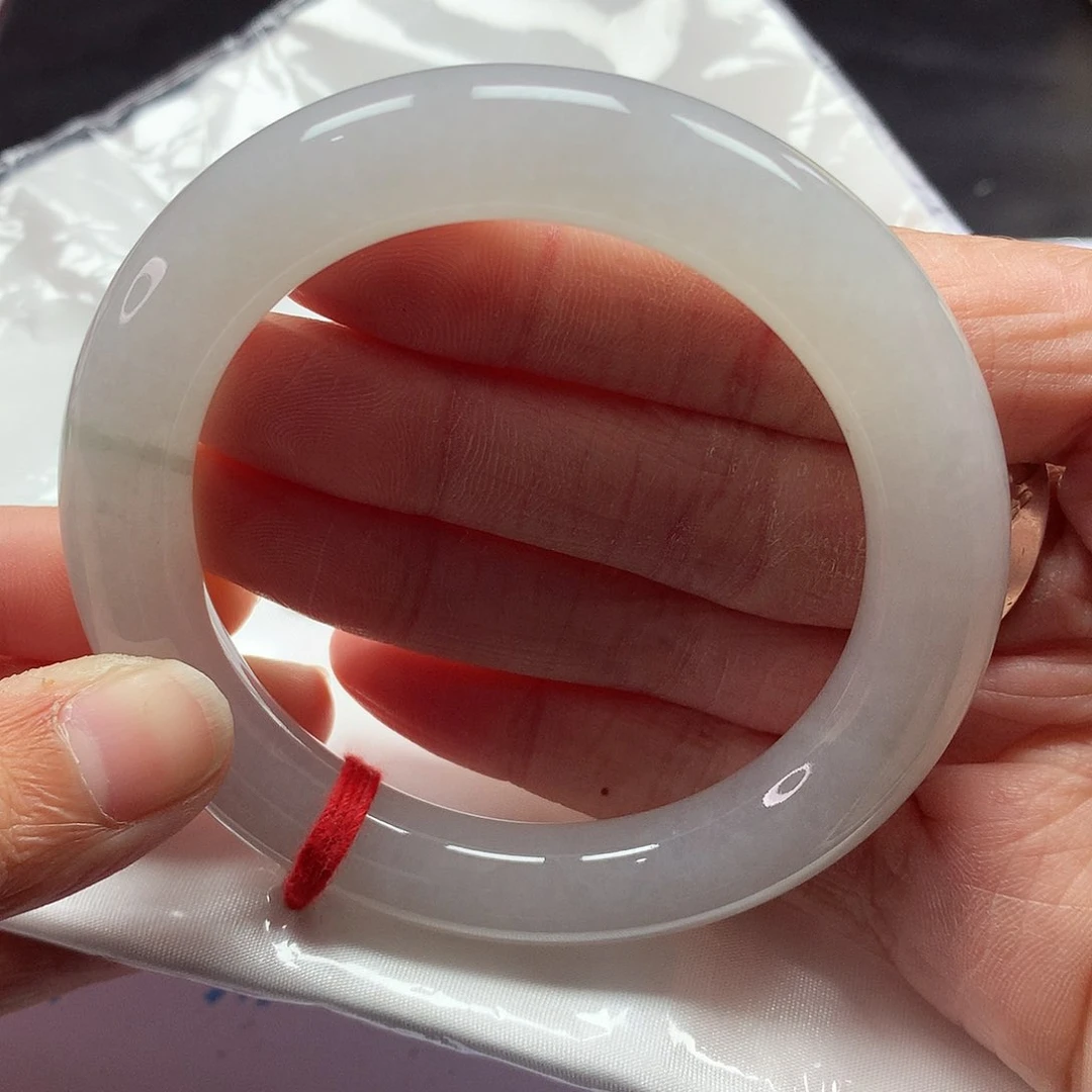 翡翠手镯未镶嵌55圈