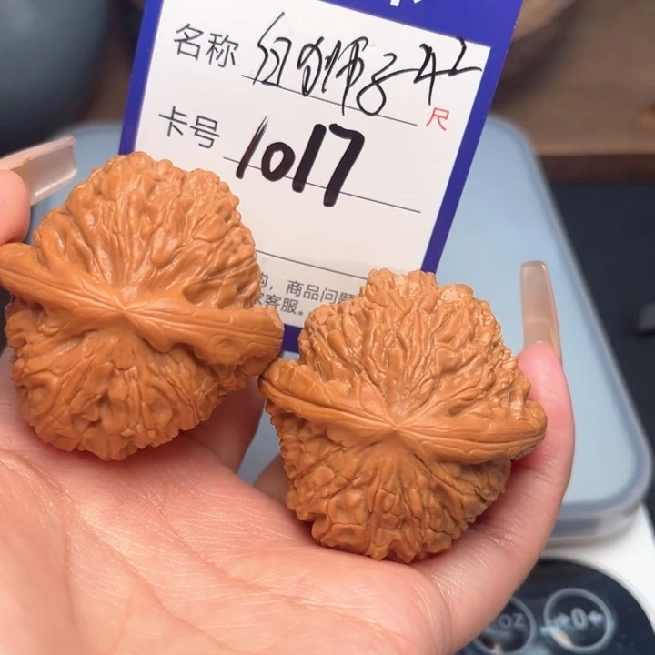 文玩核桃吊坠白狮子