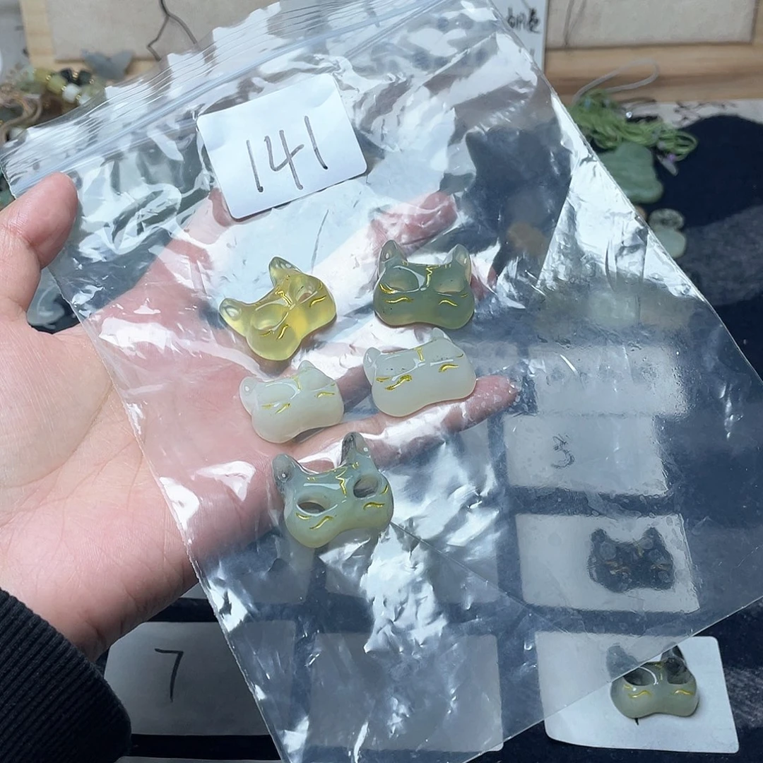 蛇纹石玉颈饰未镶嵌无****。