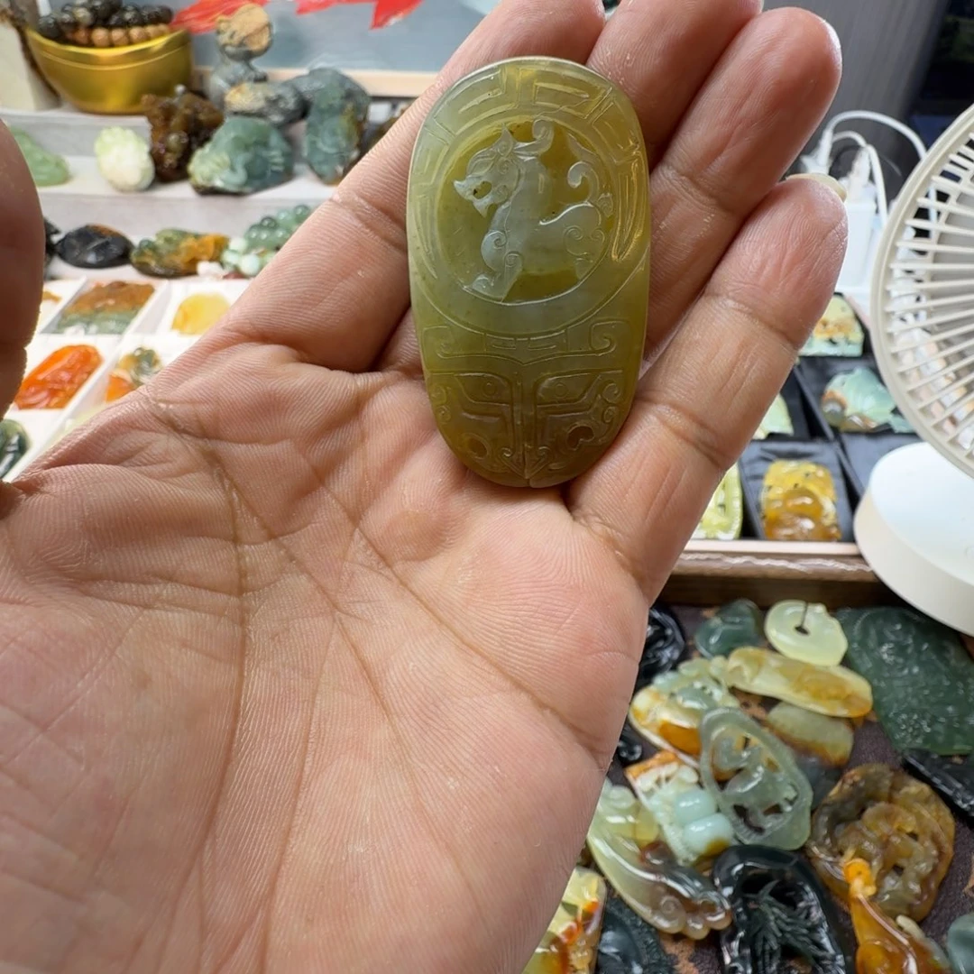 蛇纹石玉未镶嵌颈饰