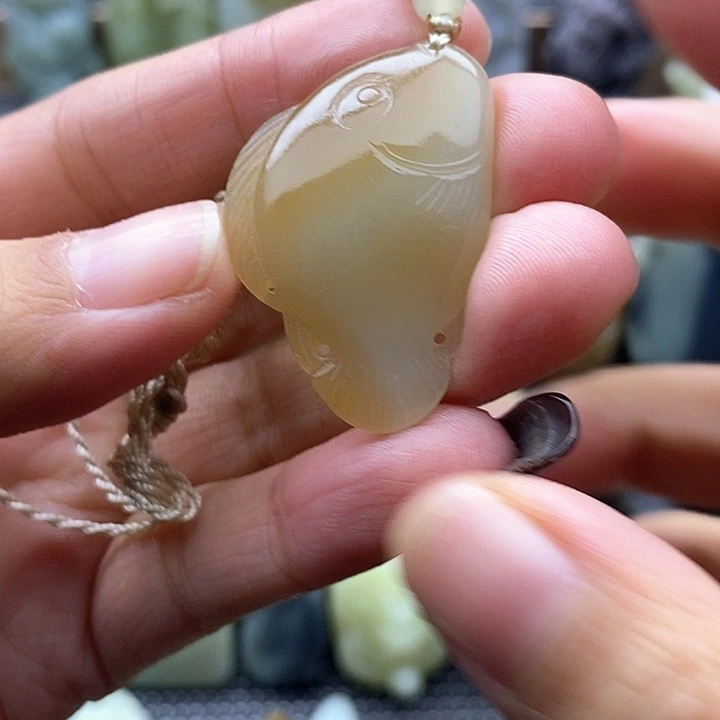 颈饰未镶嵌和田玉（糖玉）