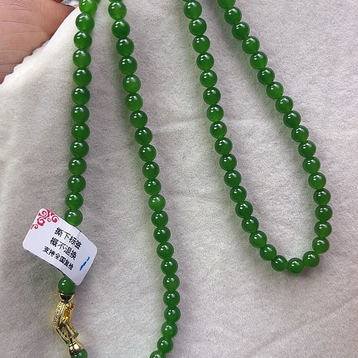 ****的和田玉未镶嵌颈饰