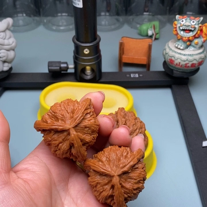 忙***叔文玩核桃吊坠42尺寸白狮子