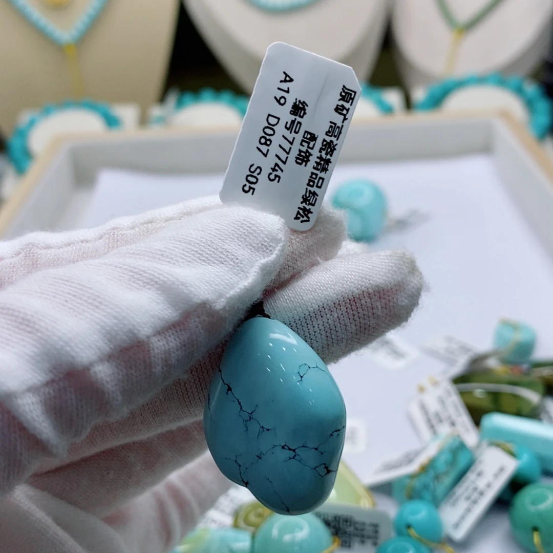 绿松石未镶嵌珠宝奇石