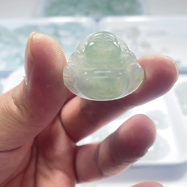翡翠未镶嵌颈饰佛