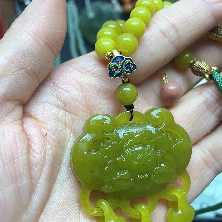 未镶嵌蛇纹石玉颈饰