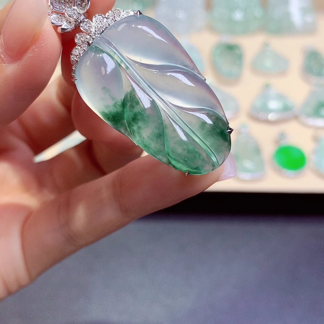 颈饰18K金镶嵌翡翠翡翠