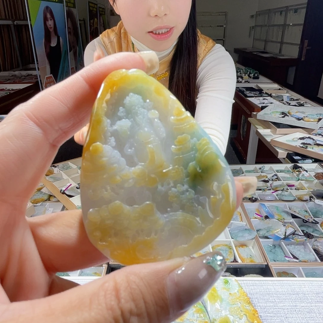 翡翠未镶嵌颈饰一